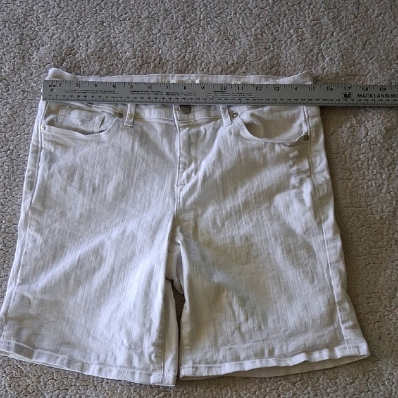 Jessica Simpson White Jean Shorts - Picture 4 of 5